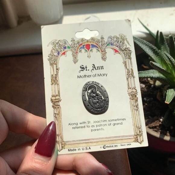 Vintage‎ St. Ann Mother Of Mary Pin Brooch Lapel Patron of Grand Parents - Picture 4 of 4